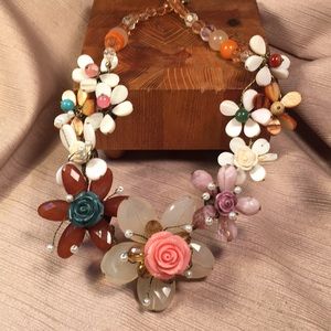 Beautiful flowers, great craftsmanship necklace